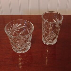 2 Vintage Star of David pattern glasses